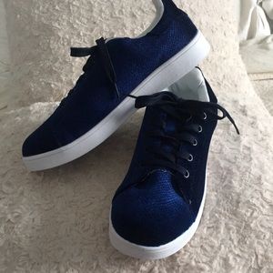 Blue velvet sneakers